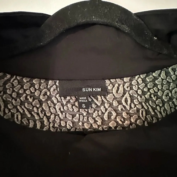 Sun‎ Kim Black and Cream Animal Tunic Long Sleeve Classy Sheer V at Neck Size S - Picture 3 of 4